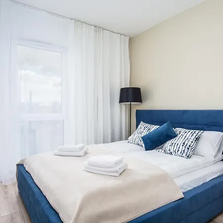 Appartement International Fair, Business *